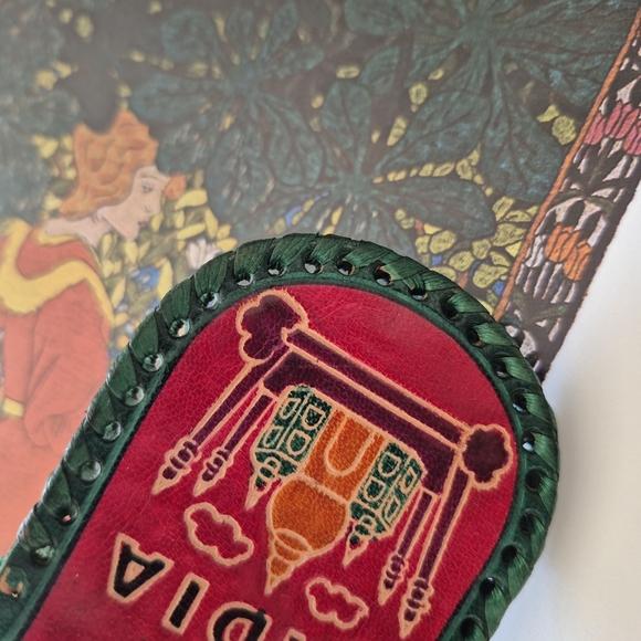 Taj MAHAL MADE IN INDIA COINPURSE/ KEYCHAIN IN RED AND GREEN LEATHER - Picture 2 of 9